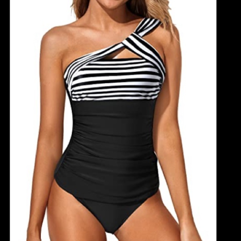 Black / White One Shoulder Strap Front Design Two Pieces Swim Set | L